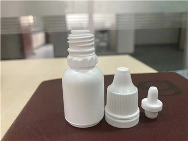 プラスチック 10ml 5ml 15ml の医学の圧搾のびんの点眼薬の注入型機械